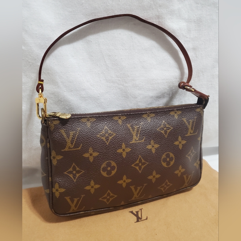 **SOLD**Vintage Louis Vuitton Monogram Canvas Pochette - Picture 1 of 17